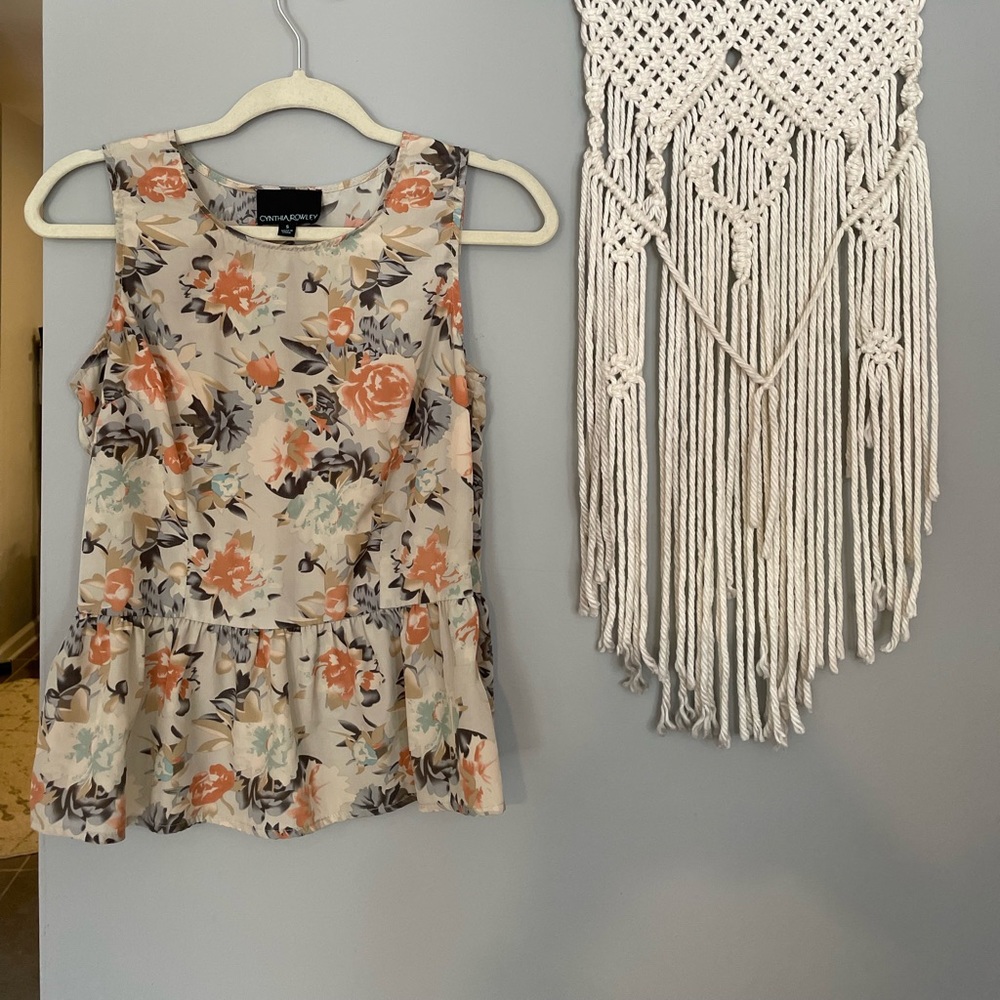 Floral neutral top